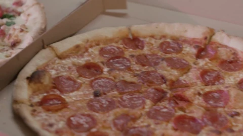 Video Stock Presentation Of Two Flavors Of Pizza Live Wallpaper Free - Free Live Wallpaper
