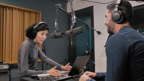 Video Stock Presenters Recording A Podcast Live Wallpaper Free - Free Live Wallpaper