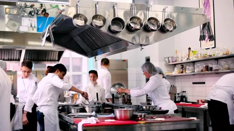 Video Stock Professional Chefs Work In Restaurant Kitchen Live Wallpaper Free - Free Live Wallpaper