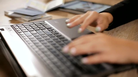 Video Stock Professional Hands Type On Laptop Keyboard Live Wallpaper Free - Free Live Wallpaper