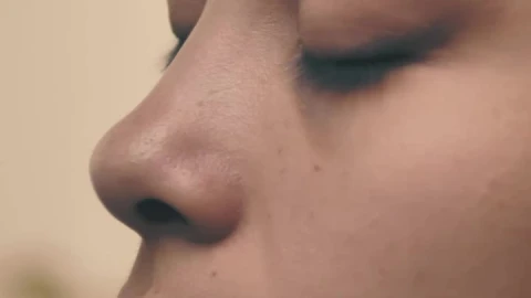 Video Stock Professional Makeup Artist Putting Makeup On A Womans Face Live Wallpaper Free - Free Live Wallpaper