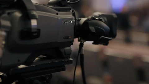 Video Stock Professional Video Camera On A Tripod Recording A Talk Live Wallpaper Free - Free Live Wallpaper