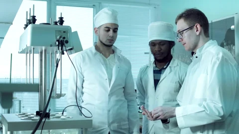 Video Stock Professor Showing Students A Lab Procedure Live Wallpaper Free - Free Live Wallpaper