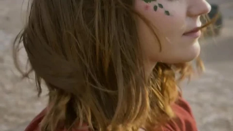 Video Stock Profile Face Of A Woman Meditating In A Desert Live Wallpaper Free - Free Live Wallpaper