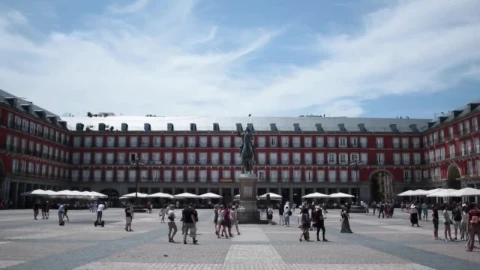 Video Stock Public Square With Pedestrians Tourist Public Plaza Live Wallpaper Free - Free Live Wallpaper