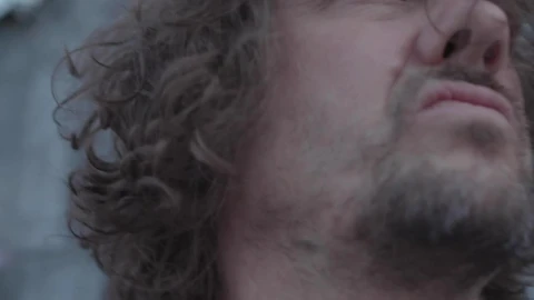Video Stock Punk Man Shakes His Head In The Street Closeup Live Wallpaper Free - Free Live Wallpaper