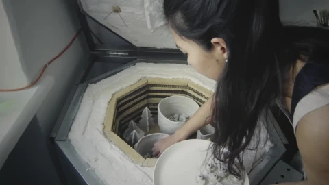 Video Stock Putting Ceramic Clay Objects In The Oven Live Wallpaper Free - Free Live Wallpaper