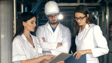 Video Stock Quality Inspectors Reviewing Reports On A Tablet Live Wallpaper Free - Free Live Wallpaper
