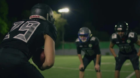 Video Stock Quarterback Trying To Pass Between His Opponents Live Wallpaper Free - Free Live Wallpaper