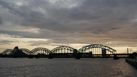 Video Stock Railway Bridge Silhouette On A Cloudy Day Live Wallpaper Free - Free Live Wallpaper