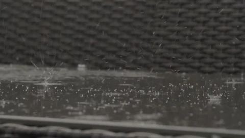 Video Stock Rain Falling Onto A Bench Live Wallpaper Free - Free Live Wallpaper