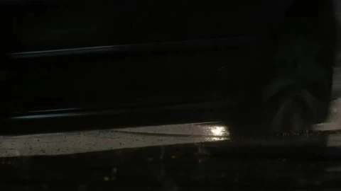 Video Stock Rain Falling Over Traffic Live Wallpaper Free - Free Live Wallpaper