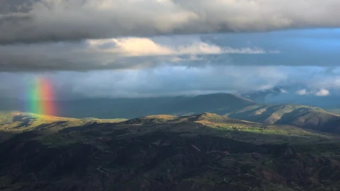 Video Stock Rainbow In The Peak Of A Mountain Live Wallpaper Free - Free Live Wallpaper