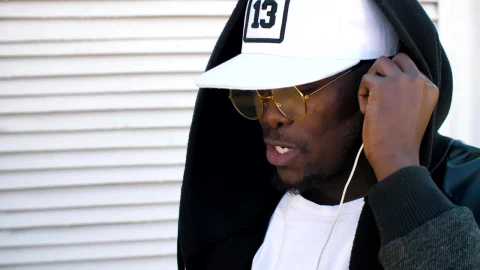 Video Stock Rapper Puts On Headphones To Listen To Music Live Wallpaper Free - Free Live Wallpaper