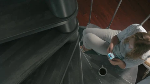 Video Stock Reading The News On The Stairs Live Wallpaper Free - Free Live Wallpaper