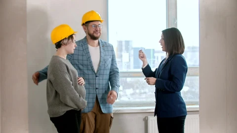 Video Stock Real State Agent Gives Keys To Couple Live Wallpaper Free - Free Live Wallpaper