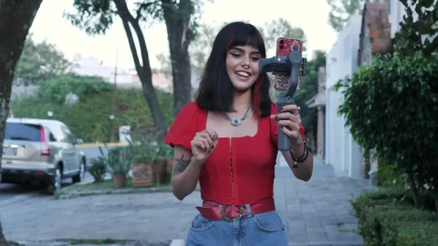 Video Stock Recording A Blog Girl Walking Down The Street Live Wallpaper Free - Free Live Wallpaper