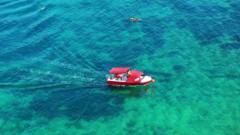 Video Stock Red Boat In Crystal Clear Water Live Wallpaper Free - Free Live Wallpaper