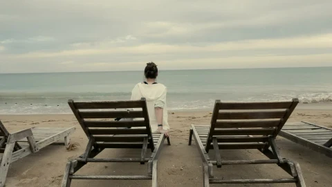 Free Stock Video Sitting On A Long Chair By The Sea Live Wallpaper - Free Live Wallpaper