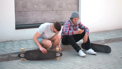 Free Stock Video Skateboarder Fixing His Board Live Wallpaper - Free Live Wallpaper