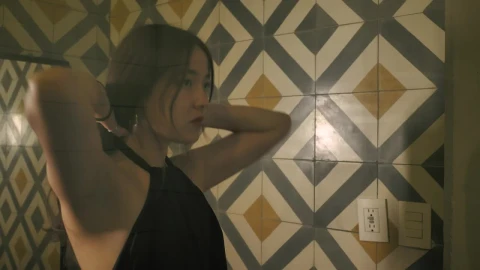 Free Stock Video Reflection In A Womans Mirror As She Ties Her Hair Live Wallpaper - Free Live Wallpaper