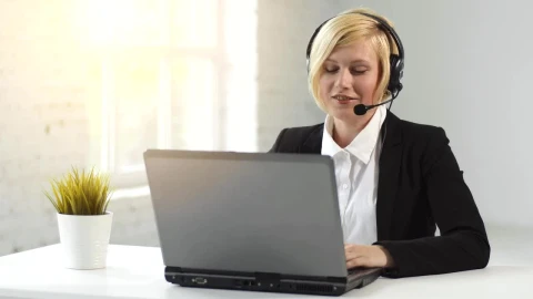 Free Stock Video Remote Worker Greets Customer Hello On Voice Chat Live Wallpaper - Free Live Wallpaper