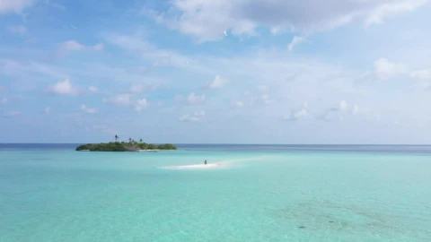 Free Stock Video Remote Tropical Island With A Couple On A Sandbar Live Wallpaper - Free Live Wallpaper