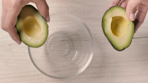 Free Stock Video Removing The Peel From An Avocado Live Wallpaper - Free Live Wallpaper