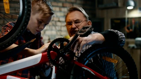 Free Stock Video Repairing A Bicycle In The Garage Live Wallpaper - Free Live Wallpaper