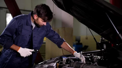 Free Stock Video Replacing An Oil Filter Live Wallpaper - Free Live Wallpaper