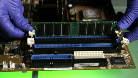 Free Stock Video Replacing Computer Ram Closeup Live Wallpaper - Free Live Wallpaper