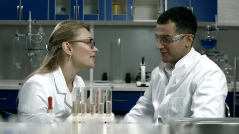 Free Stock Video Researchers Working Together Live Wallpaper - Free Live Wallpaper