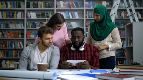 Free Stock Video Researching In The Library Live Wallpaper - Free Live Wallpaper