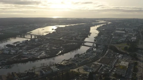 Free Stock Video River Crossing A City Shot From The Air Live Wallpaper - Free Live Wallpaper
