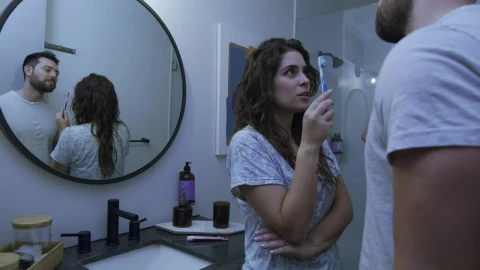 Free Stock Video Romantic Couple Brushing Their Teeth Together Live Wallpaper - Free Live Wallpaper
