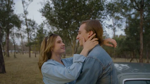 Free Stock Video Romantic Couple Embracing In The Middle Of A Forest Live Wallpaper - Free Live Wallpaper