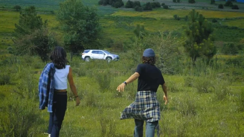 Free Stock Video Romantic Couple Running Together In Nature Live Wallpaper - Free Live Wallpaper
