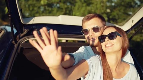 Free Stock Video Romantic Couple Sit In Back Of Car Holding Hands Live Wallpaper - Free Live Wallpaper