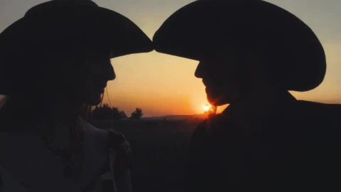 Free Stock Video Romantic Scene Of A Couple At Sunset On A Ranch Live Wallpaper - Free Live Wallpaper