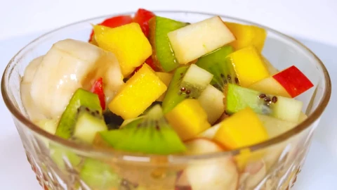 Free Stock Video Rotating Bowl With Fruit On A White Background Live Wallpaper - Free Live Wallpaper
