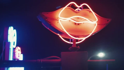 Free Stock Video Rotating Neon Lips Sign Live Wallpaper - Free Live Wallpaper