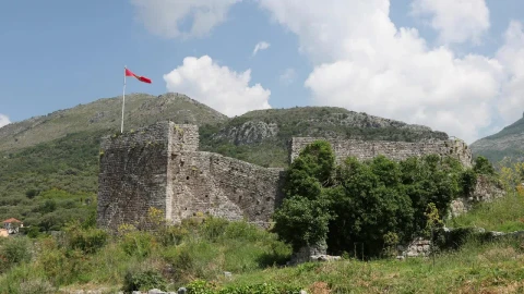 Free Stock Video Ruins Of An Old Building With A Red Flag Live Wallpaper - Free Live Wallpaper
