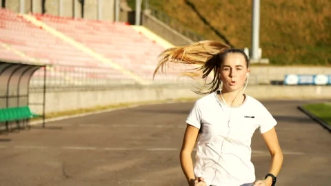 Free Stock Video Runner Gets Motivational Hi Five From Trainer Live Wallpaper - Free Live Wallpaper