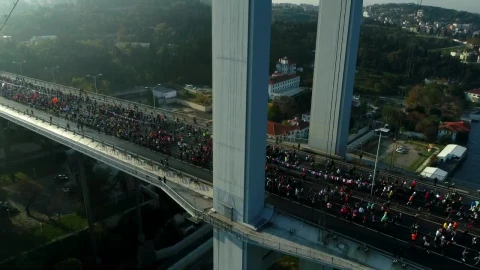 Free Stock Video Runners Heading Over A Bridge In Istanbul Live Wallpaper - Free Live Wallpaper