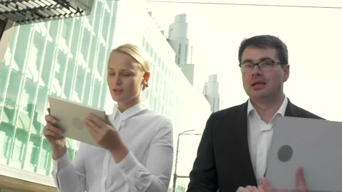 Free Stock Video Rushing To A Meeting Live Wallpaper - Free Live Wallpaper