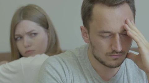 Free Stock Video Sad And Angry Back To Back Man And Woman Live Wallpaper - Free Live Wallpaper