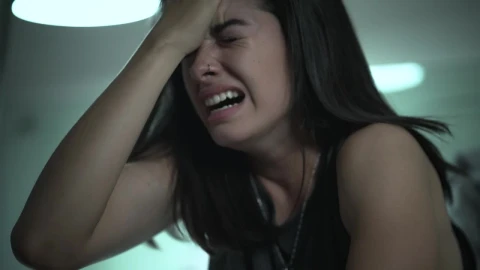 Free Stock Video Sad And Desperate Girl Crying And Screaming Live Wallpaper - Free Live Wallpaper