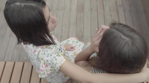 Free Stock Video Sad Girl Comforted By Her Best Friend Live Wallpaper - Free Live Wallpaper