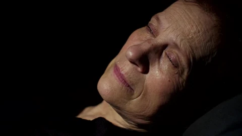 Free Stock Video Sad Woman Crying Calmly In The Dark Live Wallpaper - Free Live Wallpaper