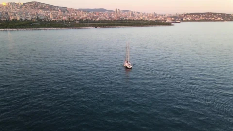 Free Stock Video Sailboat Sailing Near The Coast Of A City Live Wallpaper - Free Live Wallpaper